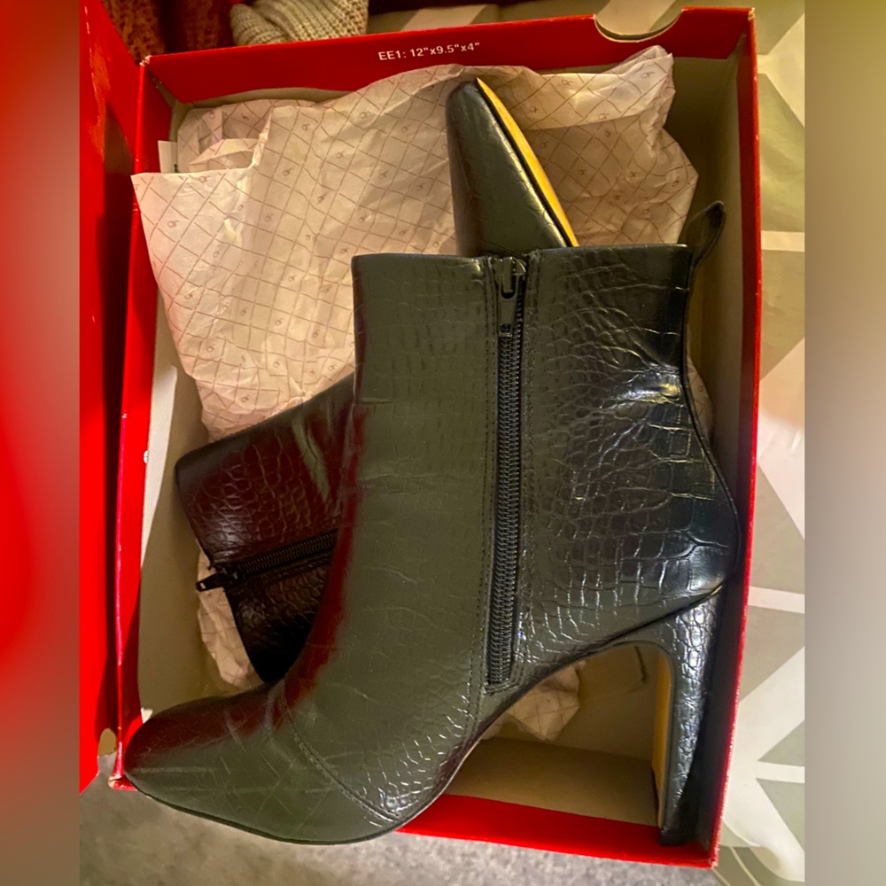 Women’s crocodile block heel black boots by Express. Size 7